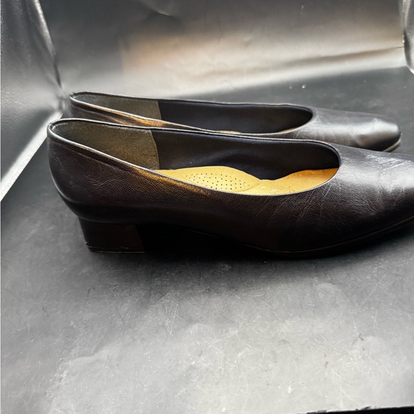 Easy Spirit Shoes - EASY SPIRIT VINTAGE  Leather Black Women’s Pumps, Size 11 With Block Heel EUC